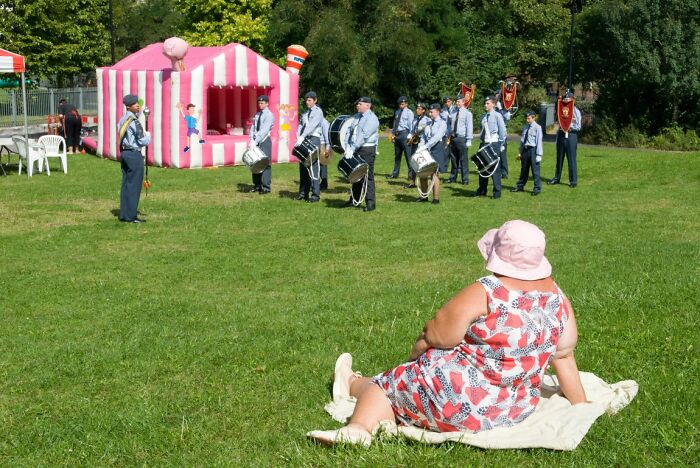 These 100 Street Photos Captured Everyday Life... But Make It Awesome!