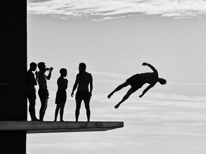These 100 Street Photos Captured Everyday Life... But Make It Awesome!