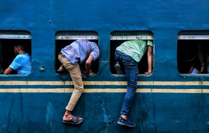 These 100 Street Photos Captured Everyday Life... But Make It Awesome!