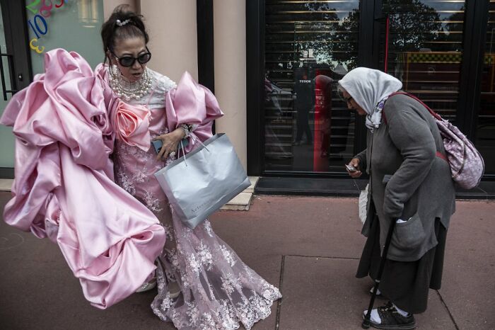 These 100 Street Photos Captured Everyday Life... But Make It Awesome!