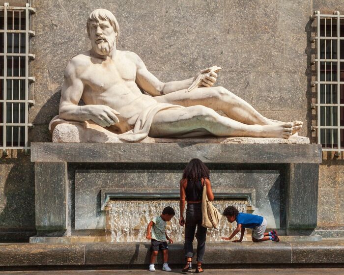 These 100 Street Photos Captured Everyday Life... But Make It Awesome!