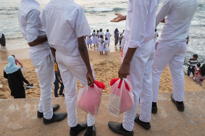 These 100 Street Photos Captured Everyday Life... But Make It Awesome!