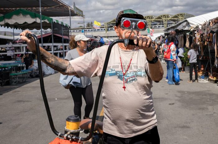 These 100 Street Photos Captured Everyday Life... But Make It Awesome!