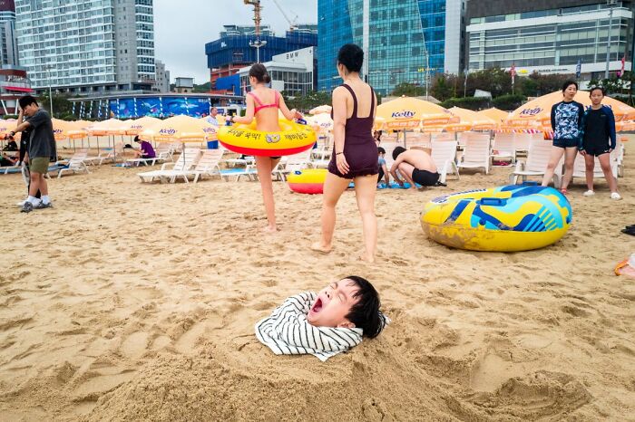 These 100 Street Photos Captured Everyday Life... But Make It Awesome!