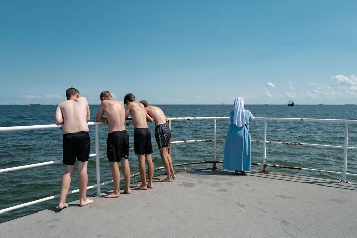 These 100 Street Photos Captured Everyday Life... But Make It Awesome!