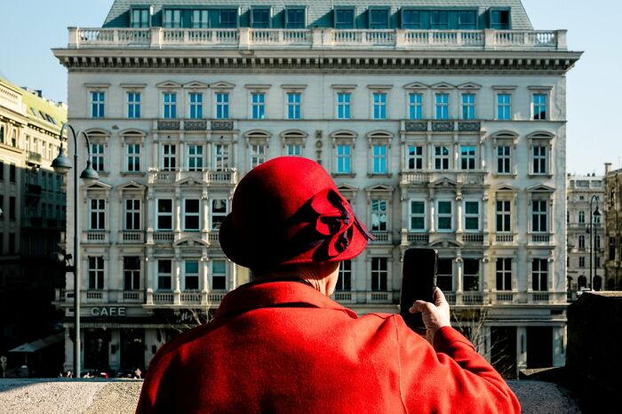 These 100 Street Photos Captured Everyday Life... But Make It Awesome!