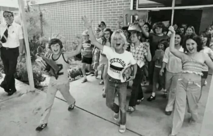 Time Traveling Through 77 Old Photos That Make You Go, "Whoa, People Were Like That?!"