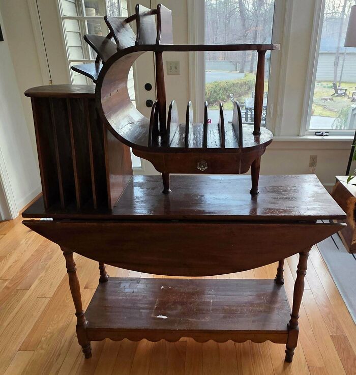 Entry Desk Straight Outta History – Virginia, USA