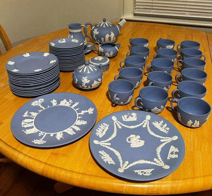 Hooked On a 100-Piece Yard Sale Haul – USA’s Pottery Jackpot