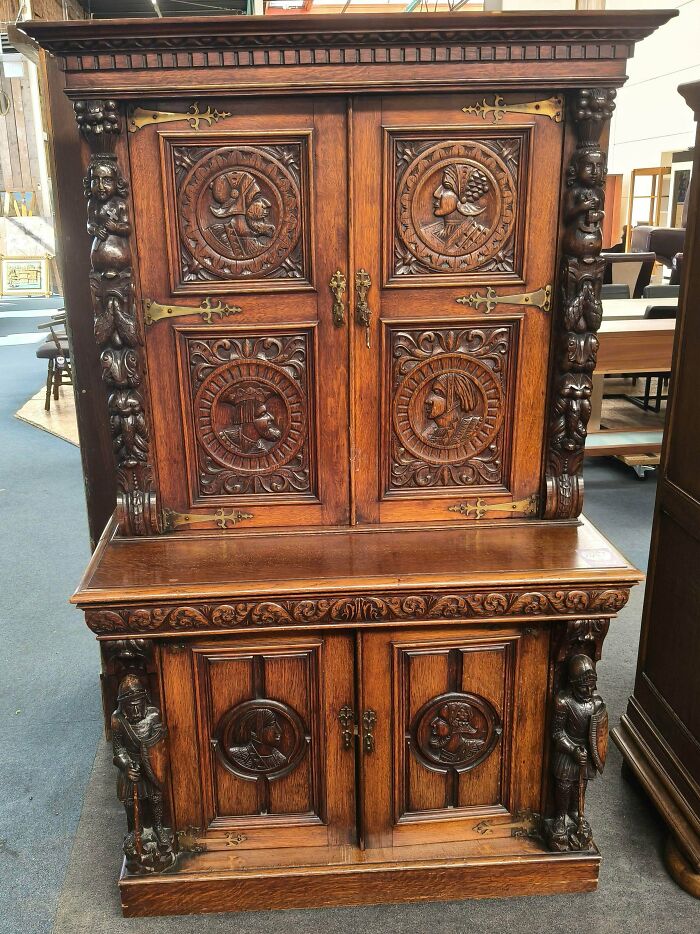 Old Cabinet Closet – Netherlands’ Timeless Storage
