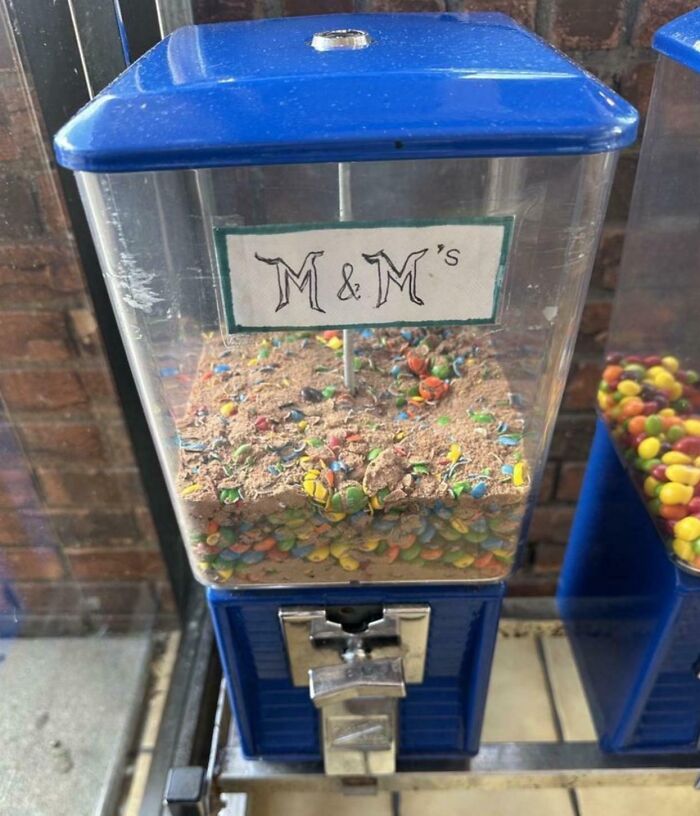 M&M’s In This Vending Machine Have Totally Turned To Dust