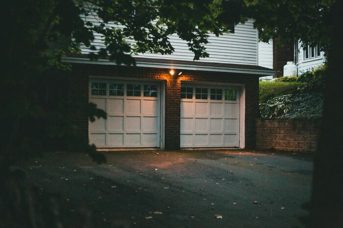 Wait, They Actually Ranked These 40 Genius Safety Tips for Women Living Alone?