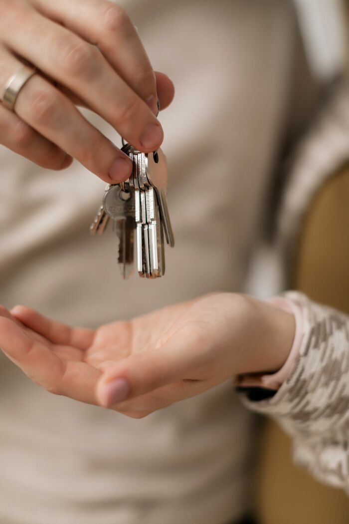 Wait, They Actually Ranked These 40 Genius Safety Tips for Women Living Alone?
