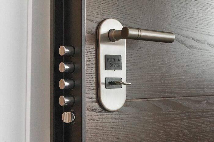 Wait, They Actually Ranked These 40 Genius Safety Tips for Women Living Alone?