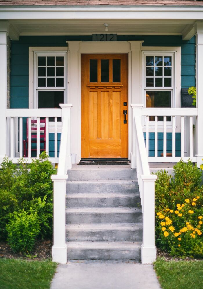 Wait, They Actually Ranked These 40 Genius Safety Tips for Women Living Alone?