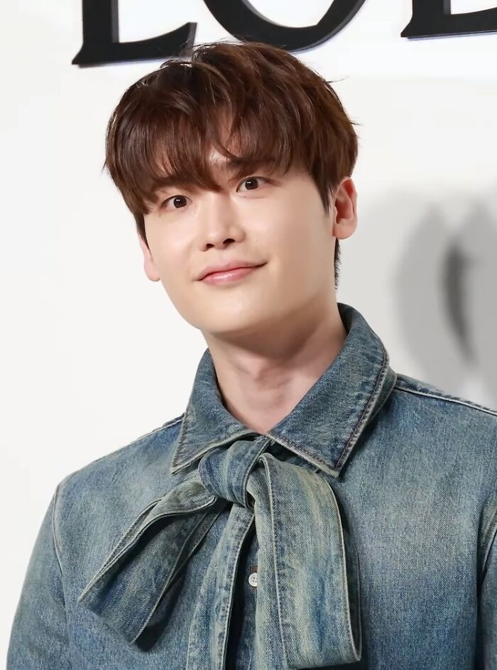 K-Drama Heartthrob Lee Jong-Suk, 37