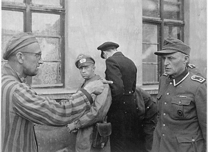 83 Jaw-Dropping Historical Snaps That School Never Told You About