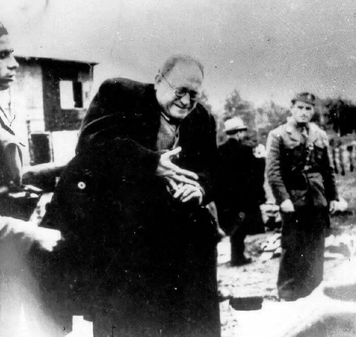 83 Jaw-Dropping Historical Snaps That School Never Told You About