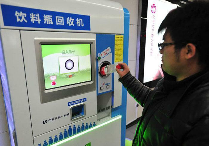 Forget Coins! Beijing Subway Takes Plastic Bottles as Fare