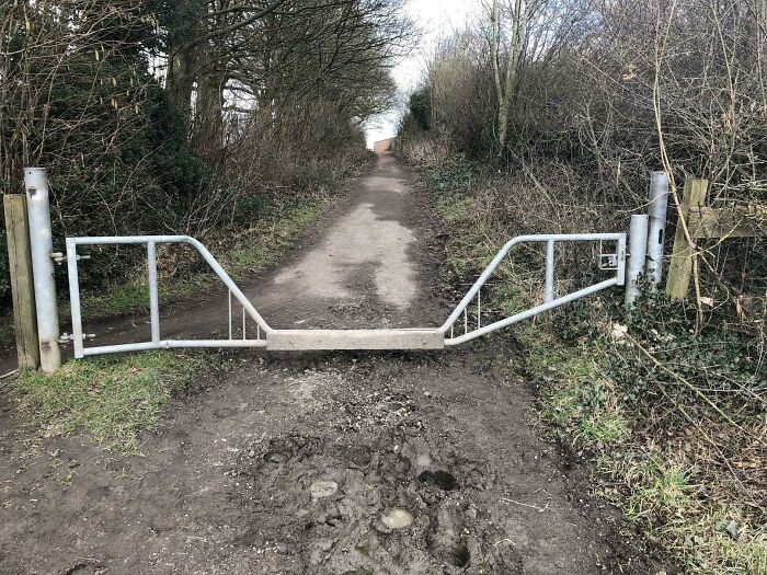 Horse-Friendly Gate That Says 'No Vehicles Allowed'