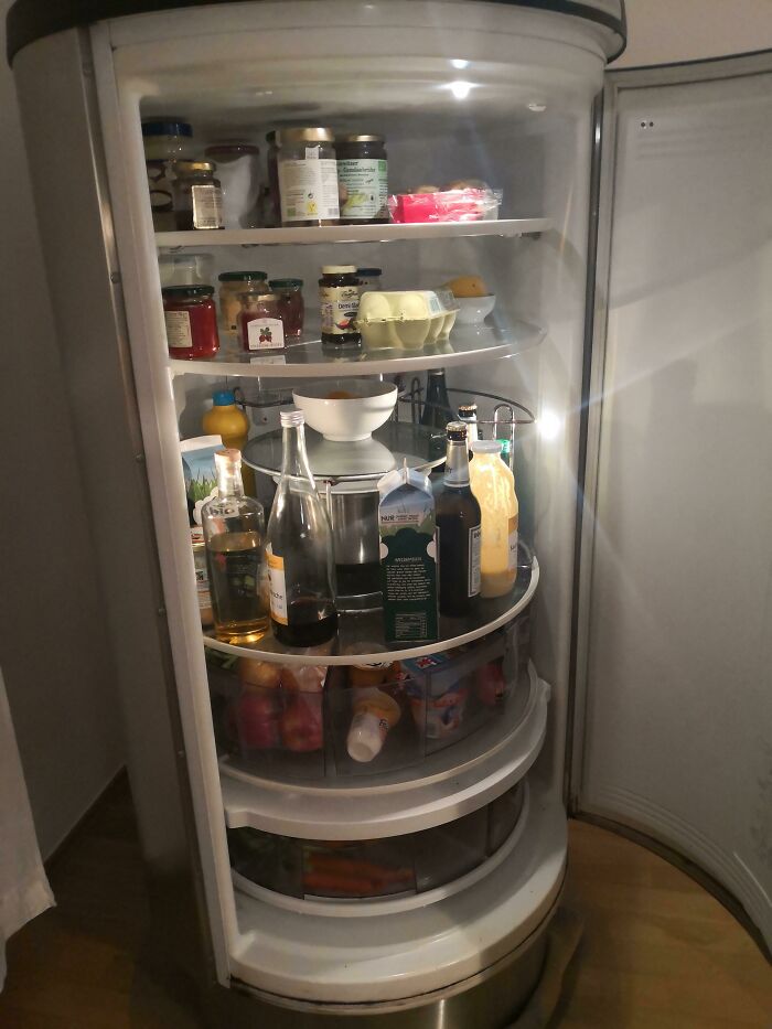 Fridge on Shuffle Mode: Revolving Levels for Easy Grabs