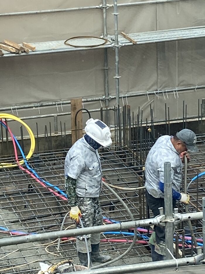 Construction Worker’s Solar-Powered Fan Helmet to Beat the Heat