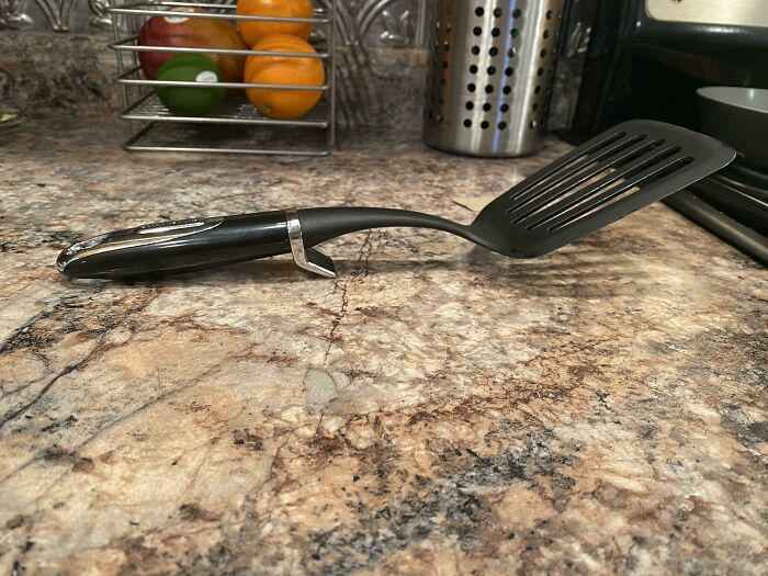 Spatula with a Stand to Keep It Off the Counter