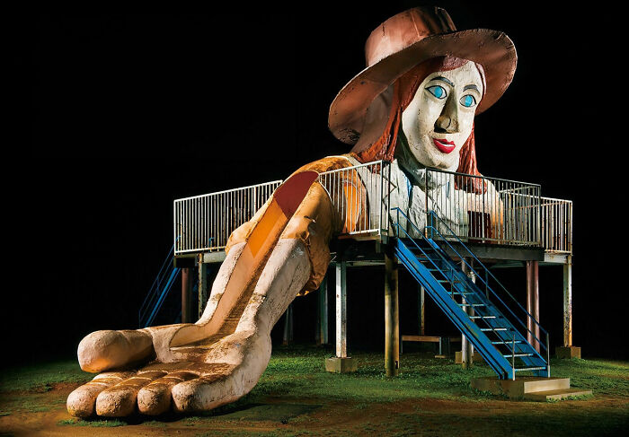 Whoa! Japan’s Playgrounds Turn Into Epic Sculptures at Night (30 Pics)