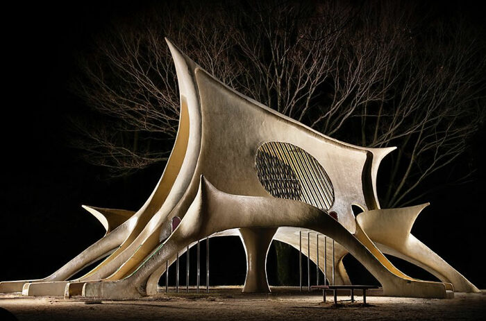 Whoa! Japan’s Playgrounds Turn Into Epic Sculptures at Night (30 Pics)