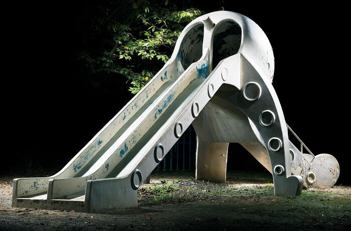 Whoa! Japan’s Playgrounds Turn Into Epic Sculptures at Night (30 Pics)