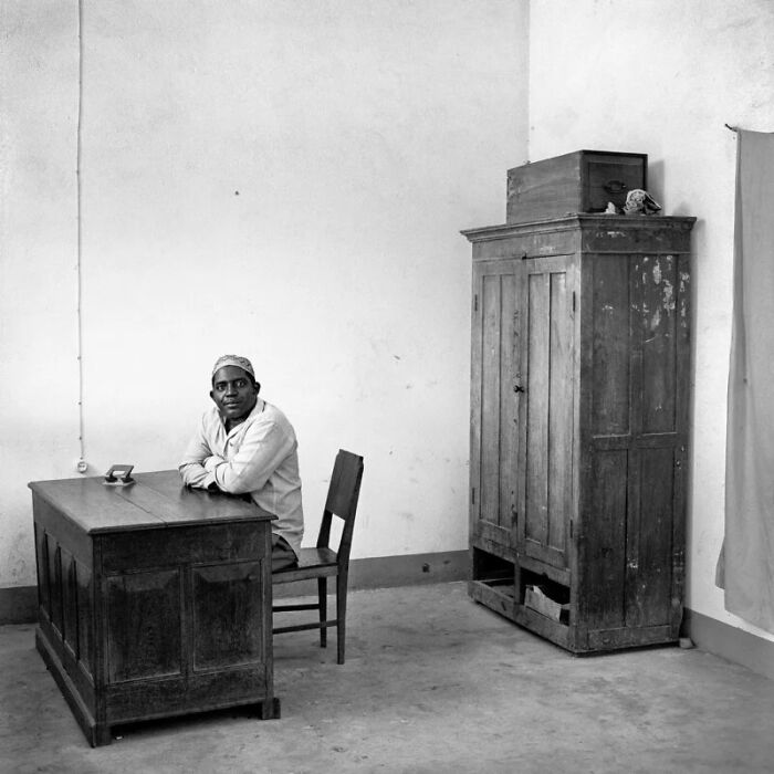 Carlos Roska’s Super Simple Office In Mozambique, 2002