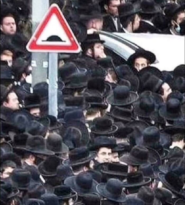 The 118 Most Baffling Pics That’ll Have You Saying, Wait… What?!