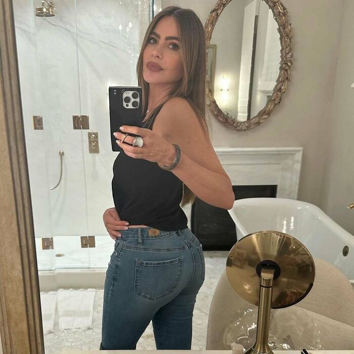 Sofía Vergara’s Fireplace Bent Out of Shape
