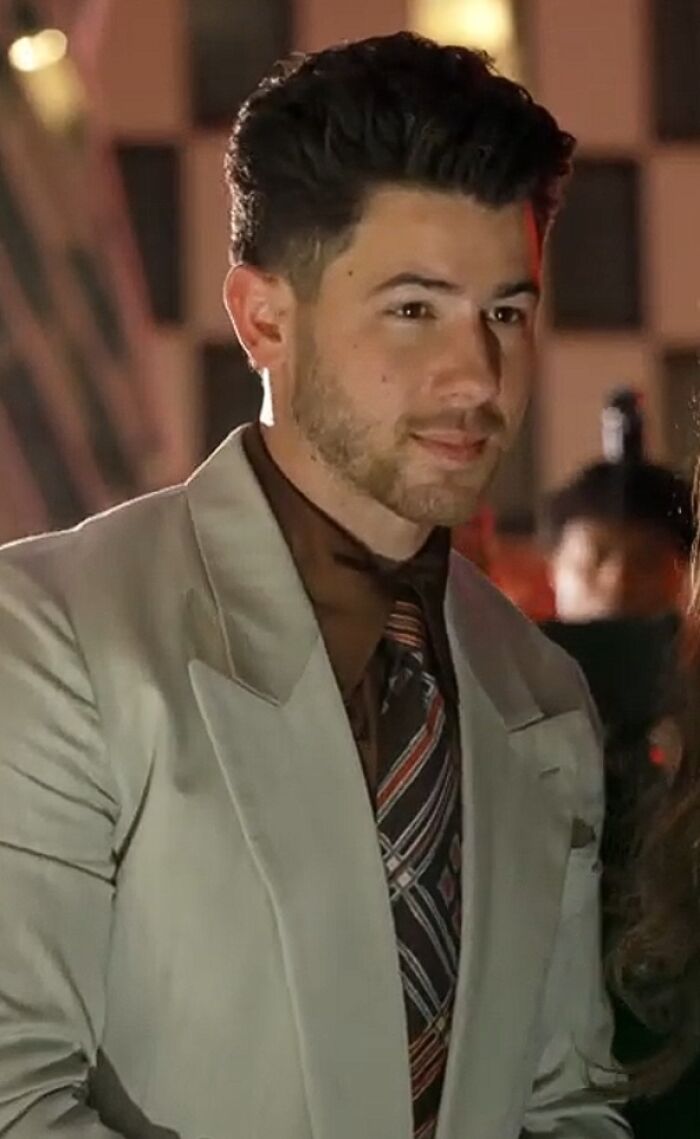Nick Jonas: From Barbershop to Rockstar, 34