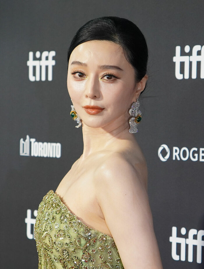 Fan Bingbing: The Glamor Queen of China, 45