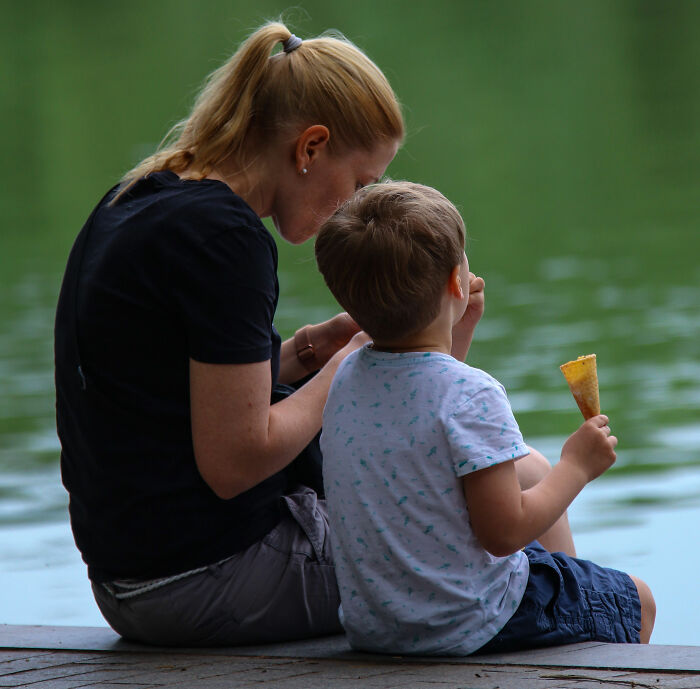 Here’s 44 Awesome Stories of People Doing the Right Thing Just Because They Could
