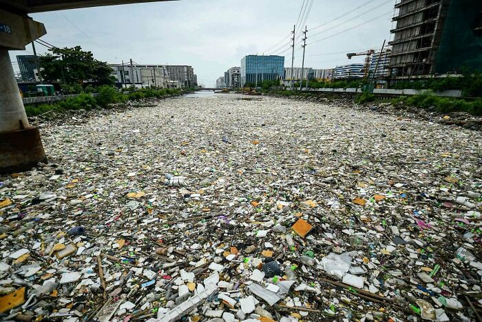 Mountains of Trash After a Monsoon Party in the Philippines