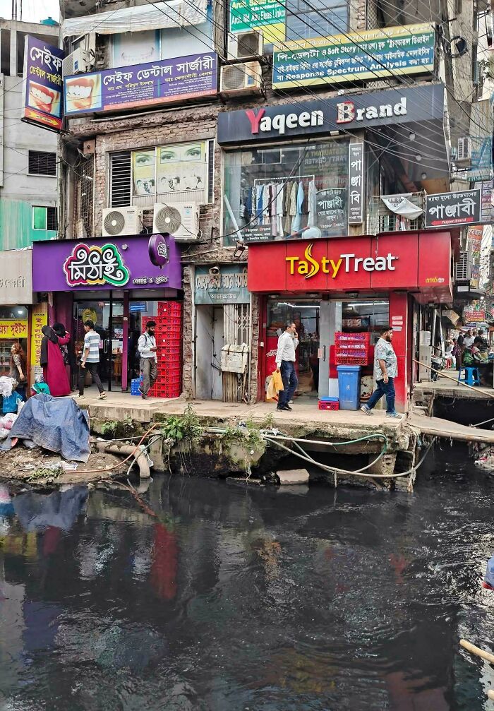 Wait, They Actually Took Photos Of These Wild City Scenes?!