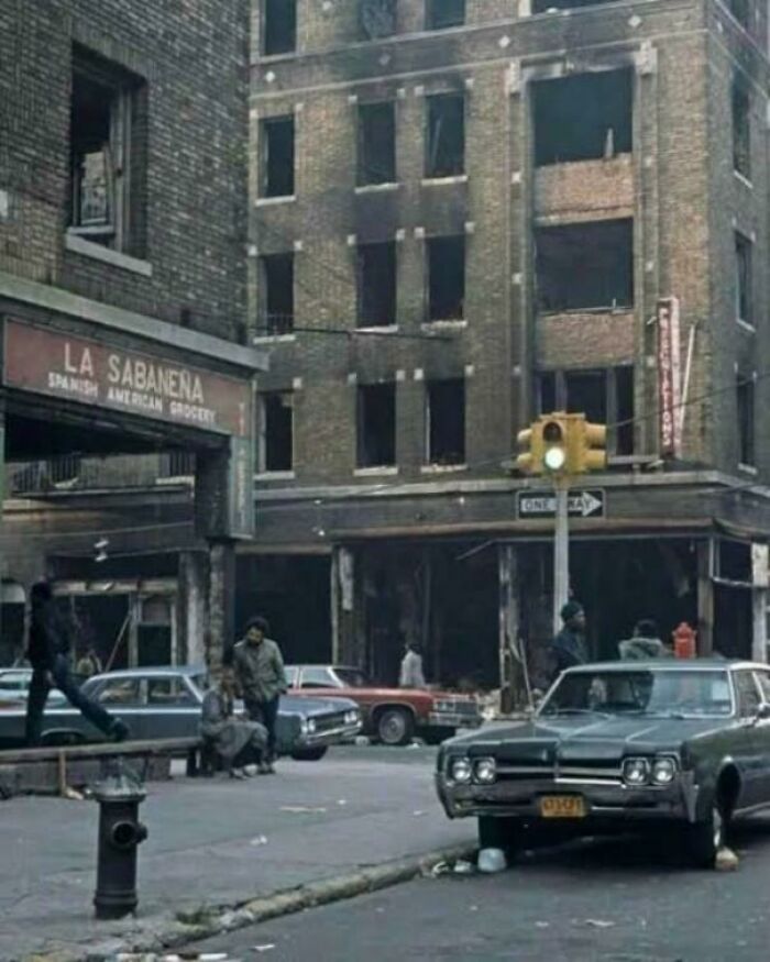 Wait, They Actually Took Photos Of These Wild City Scenes?!