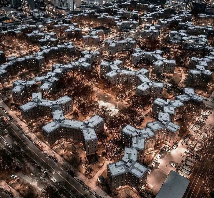 Wait, They Actually Took Photos Of These Wild City Scenes?!