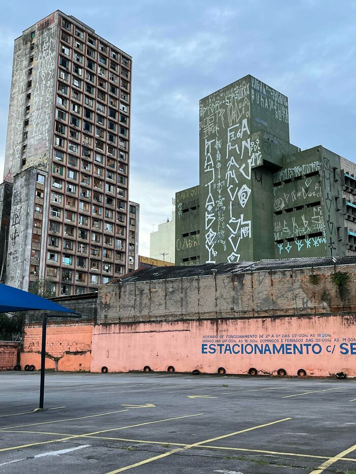 Wait, They Actually Took Photos Of These Wild City Scenes?!