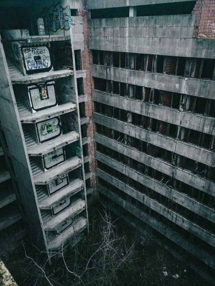 Wait, They Actually Took Photos Of These Wild City Scenes?!