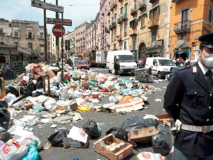 Wait, They Actually Took Photos Of These Wild City Scenes?!