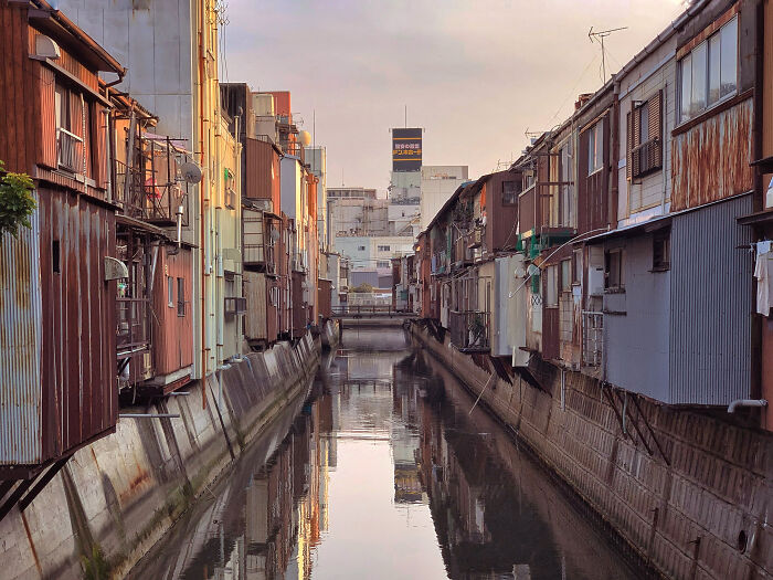 Wait, They Actually Took Photos Of These Wild City Scenes?!
