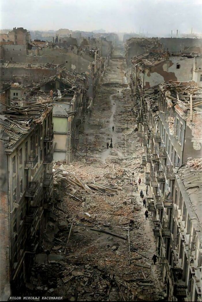 Wait, They Actually Took Photos Of These Wild City Scenes?!
