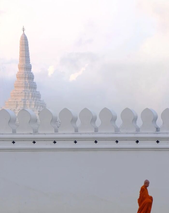 White Chedi and the Monk – So Calm