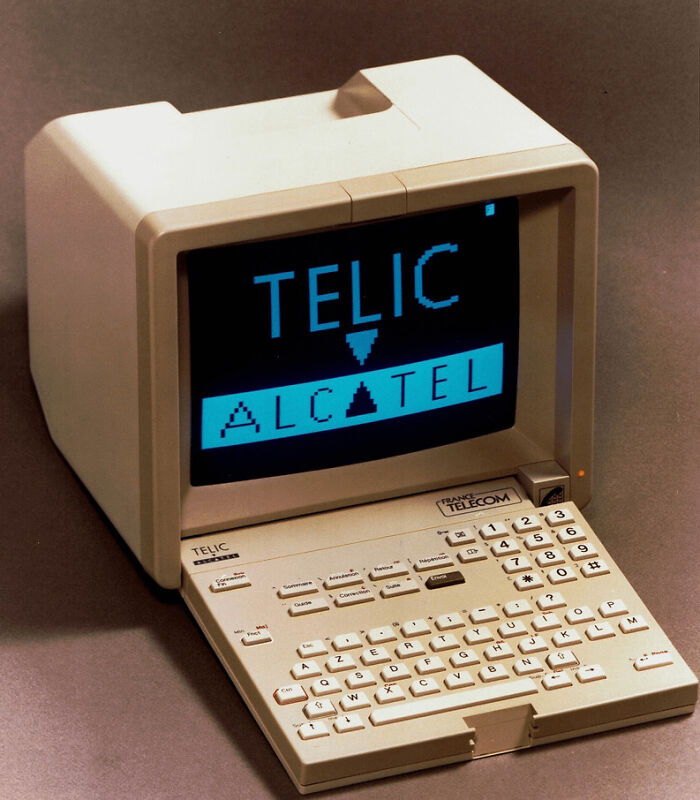 Wait Till You See These Wild Tech Gadgets From the 80s!