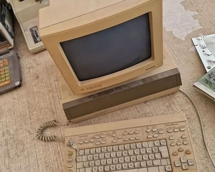 Wait Till You See These Wild Tech Gadgets From the 80s!