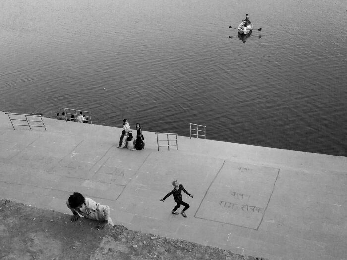 Check Out These Black & White Snaps That Totally Nail Life's Real Moments (66 Pics!)