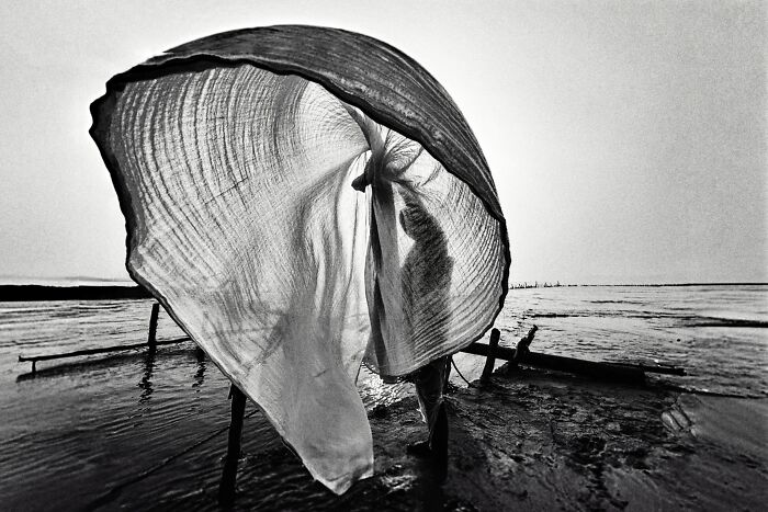 Check Out These Black & White Snaps That Totally Nail Life's Real Moments (66 Pics!)